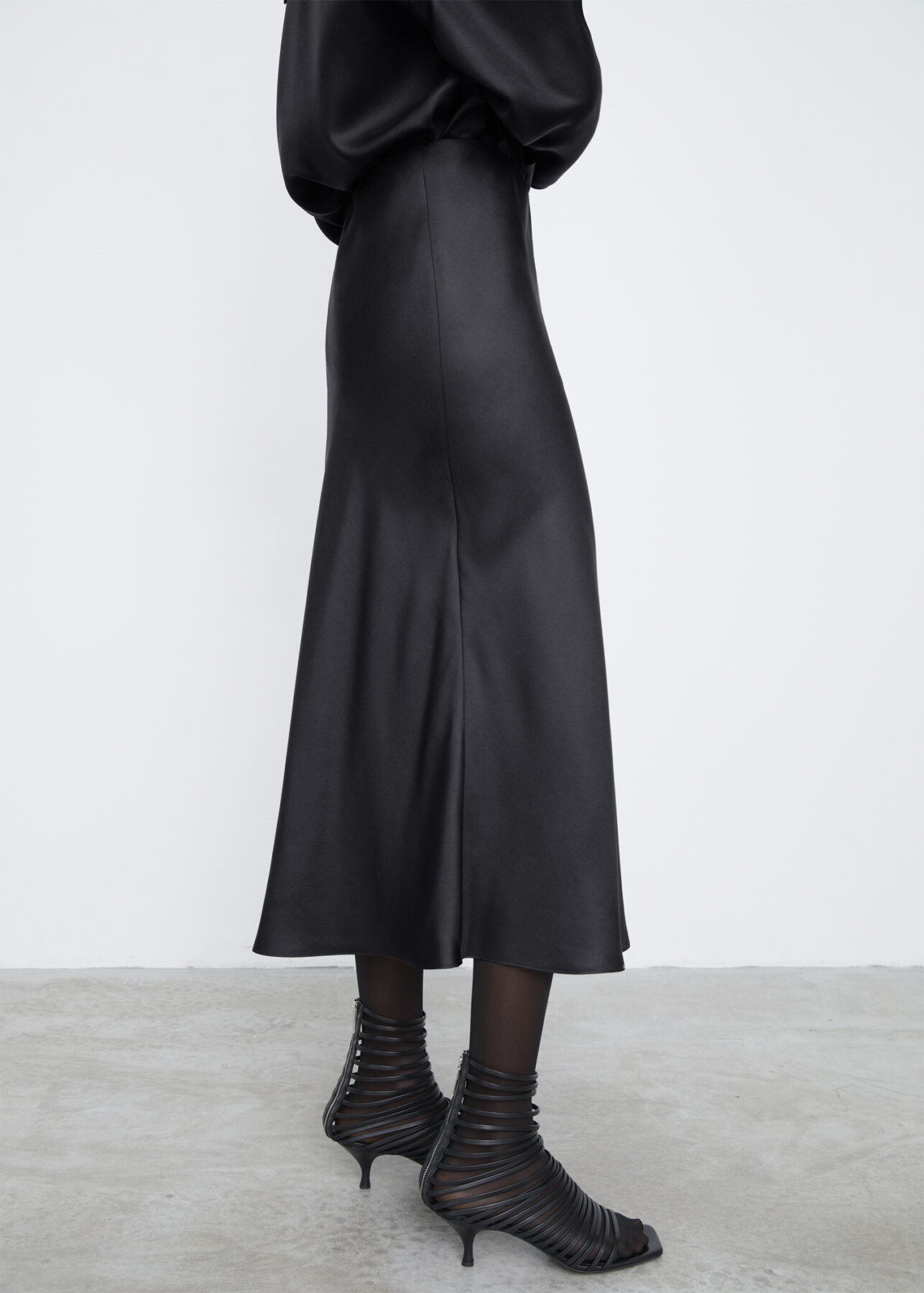 Silk slip skirt black Totême