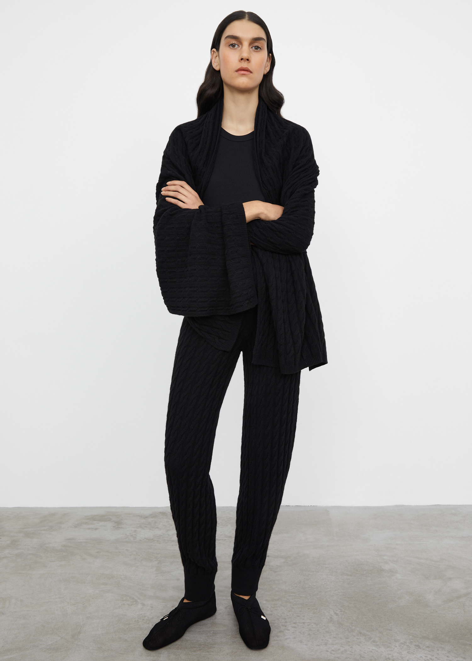 Cashmere cable knit scarf black Totême