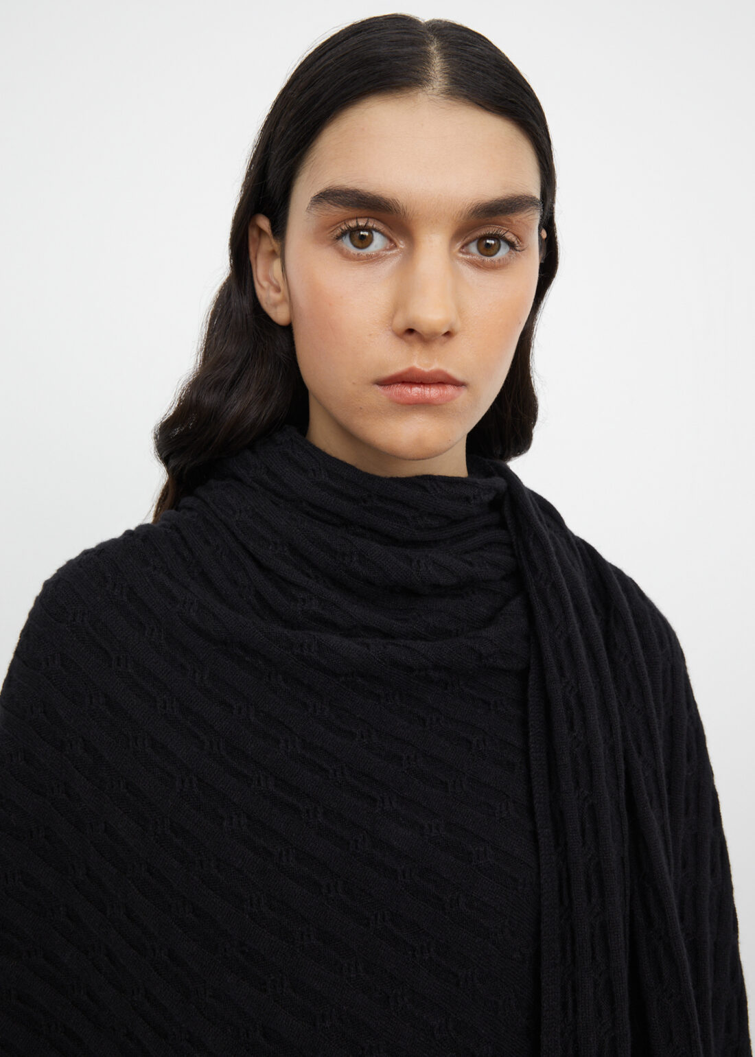 Cashmere cable knit scarf black Totême